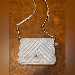 EUC Tory Burch Grey Crossbody Bag with Chain Strap.